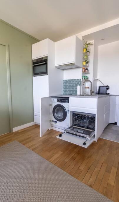 Renovated 2-Bed Apartment 2 Min From Lyon Улан Екстериор снимка