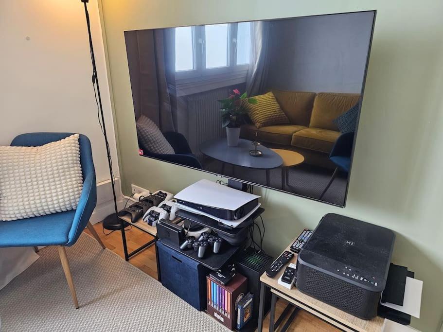 Renovated 2-Bed Apartment 2 Min From Lyon Улан Екстериор снимка