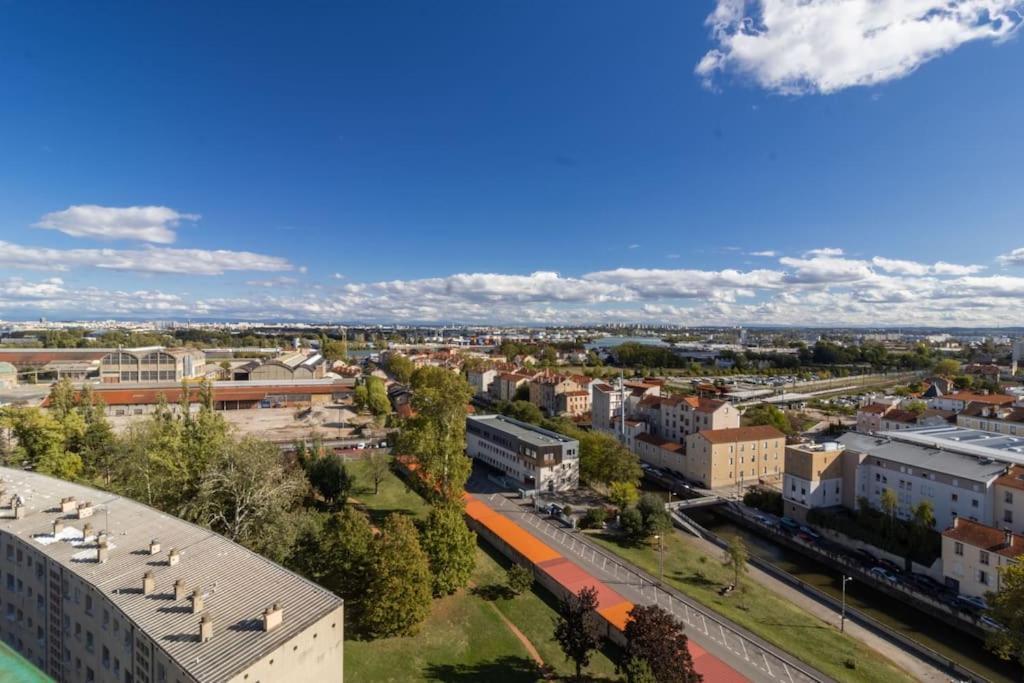 Renovated 2-Bed Apartment 2 Min From Lyon Улан Екстериор снимка